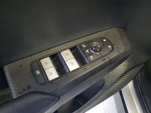 Used 2023 Mitsubishi Outlander SE image 9