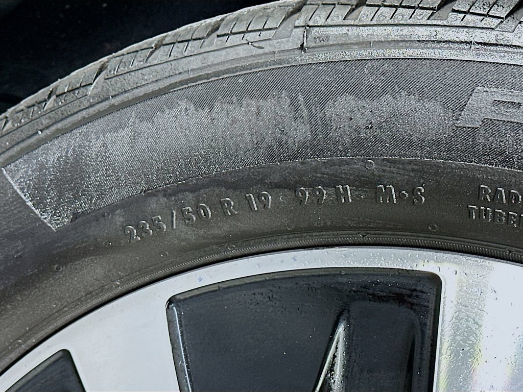 Used 2021 Mercedes-Benz GLB 250 w/ Premium Package image 32