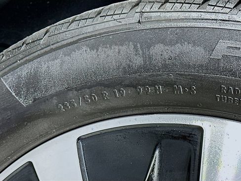 Used 2021 Mercedes-Benz GLB 250 w/ Premium Package image 32