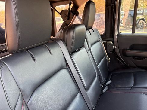 Used 2018 Jeep Wrangler Unlimited Rubicon image 12