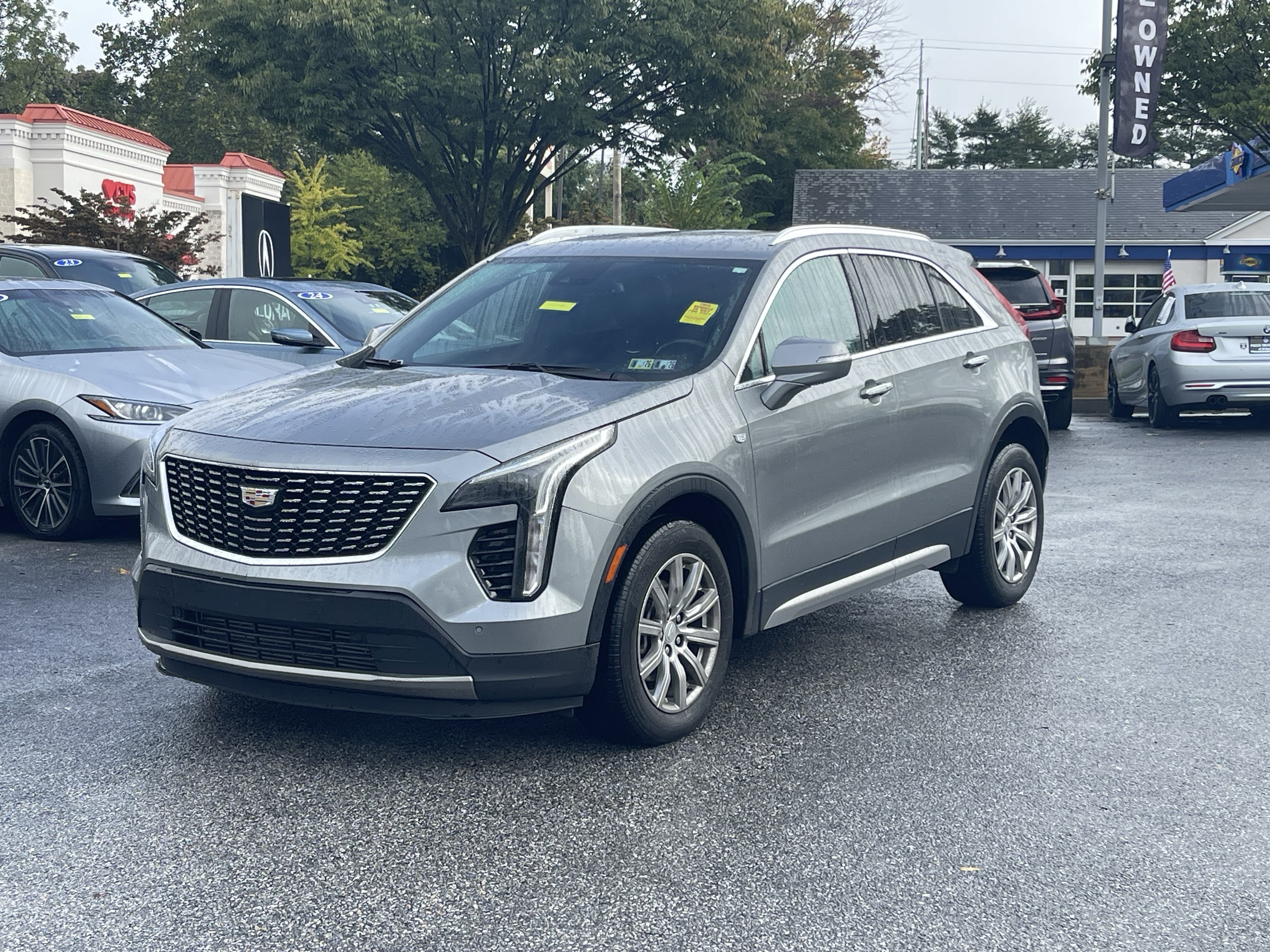 Used 2023 Cadillac XT4 Premium Luxury FWD image 2