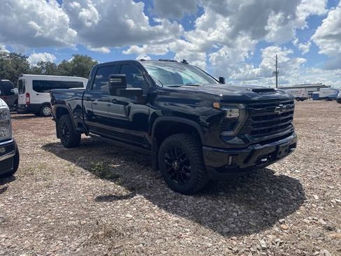 Used 2025 Chevrolet Silverado 2500 High Country w/ High Country Premium Package AWD/4WD image 3
