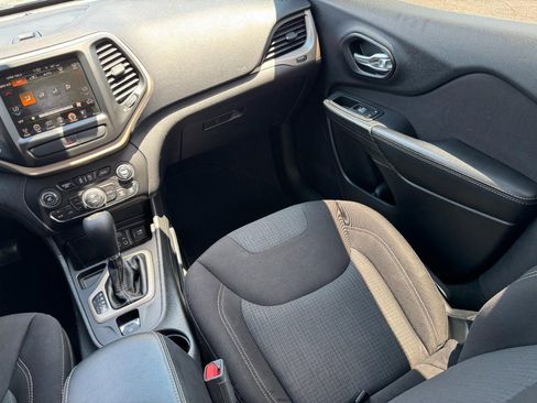 Used 2016 Jeep Cherokee Latitude w/ Comfort/Convenience Group FWD image 17
