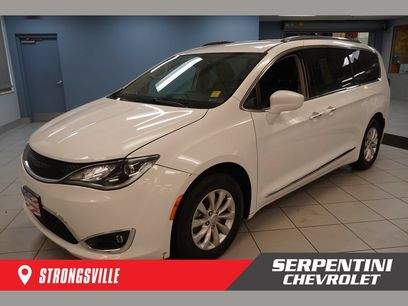 Used 2018 Chrysler Pacifica Touring-L w/ Premium Audio Group