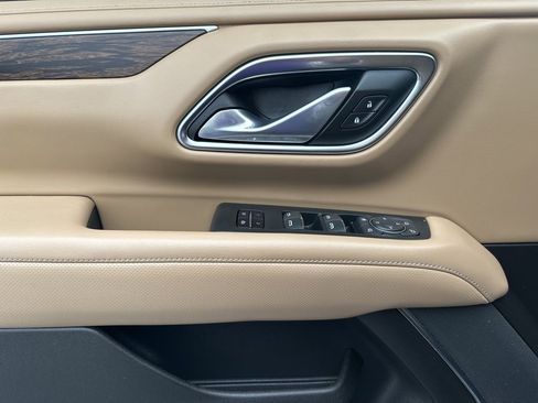 Used 2021 Chevrolet Suburban Premier image 10