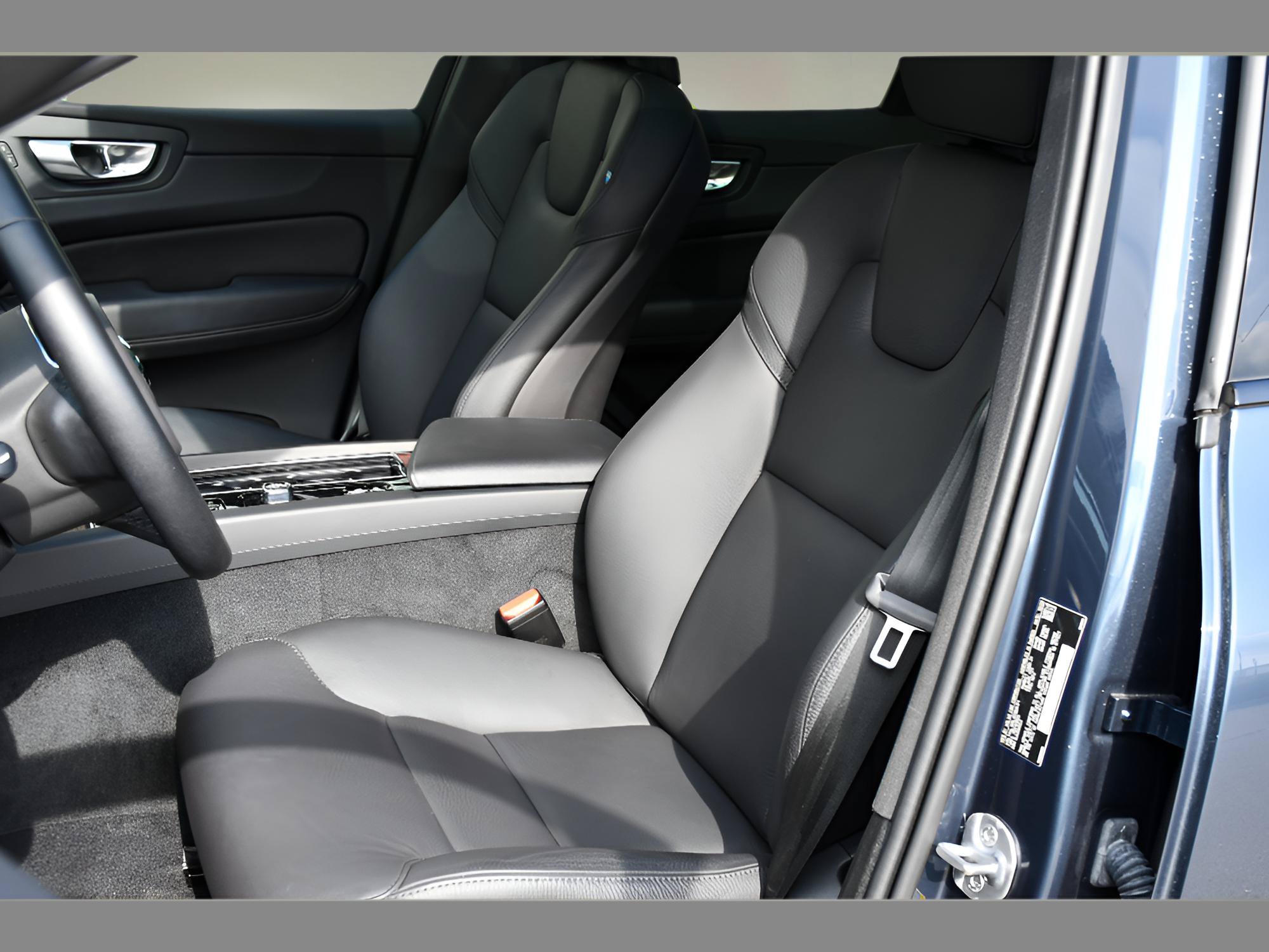 Certified 2024 Volvo XC60 B5 Plus w/ Climate Package AWD/4WD image 14