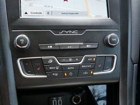 Used 2019 Ford Fusion SE FWD image 20