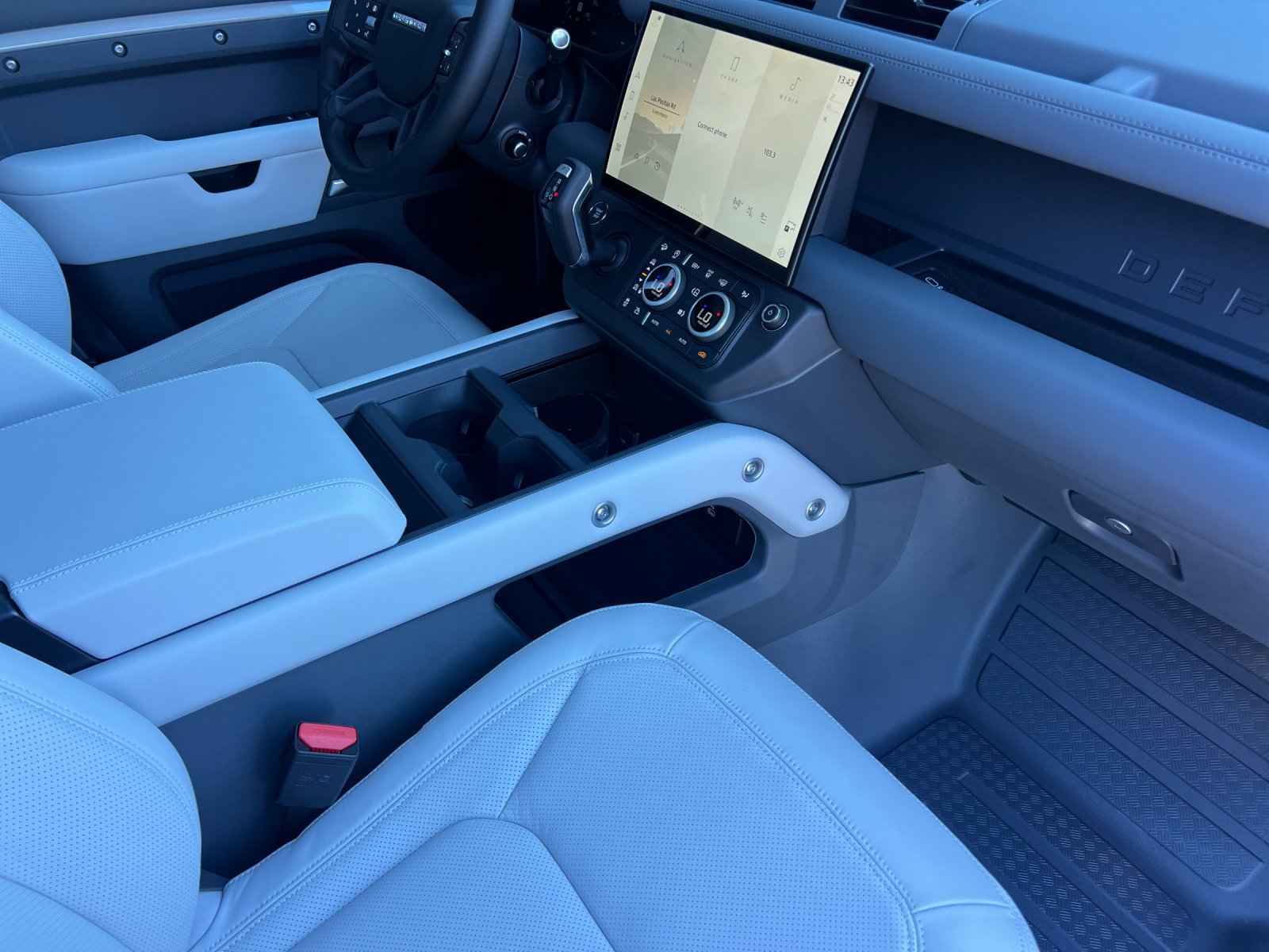 New 2026 Land Rover Defender 110 X-Dynamic SE AWD/4WD image 16
