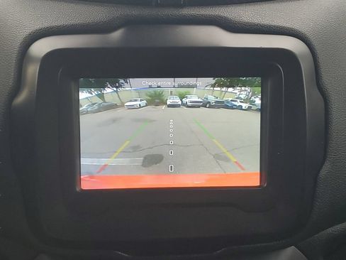 Used 2018 Jeep Renegade Latitude w/ Popular Equipment Group AWD/4WD image 17