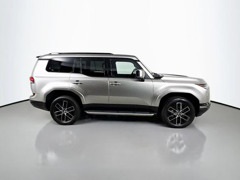 Used 2024 Lexus GX 550 AWD/4WD image 4