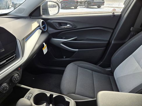 New 2026 Chevrolet Trax LS w/ LS Convenience Package FWD image 9