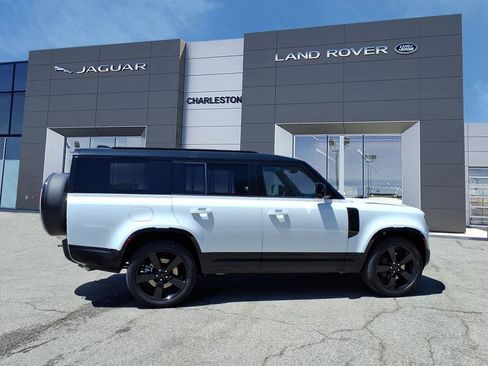 New 2026 Land Rover Defender 130 X-Dynamic SE AWD/4WD image 6