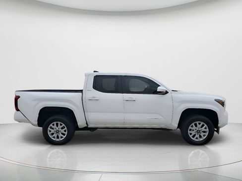 Used 2024 Toyota Tacoma SR5 w/ SR5 Upgrade Package AWD/4WD image 4
