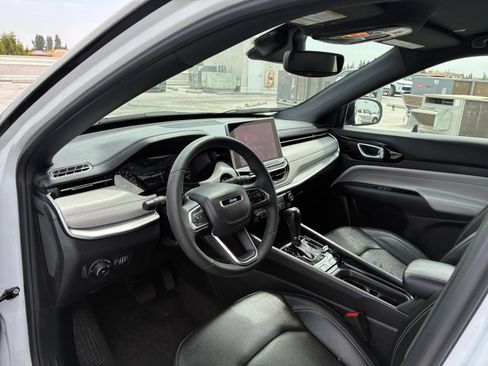 Used 2025 Jeep Compass Limited AWD/4WD image 34