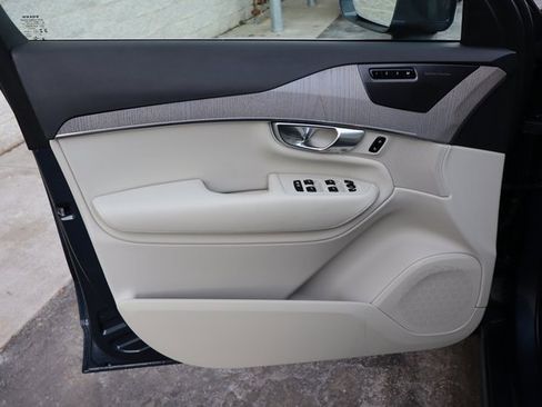 Used 2025 Volvo XC90 B6 Plus w/ Protection Package Premier image 18