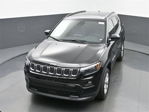New 2025 Jeep Compass Latitude w/ Sun & Sound Group image 38