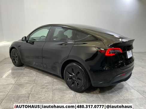 Used 2024 Tesla Model Y Long Range AWD/4WD image 4