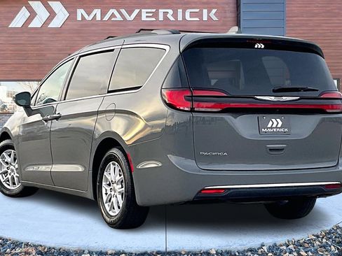 Used 2022 Chrysler Pacifica Touring-L image 4