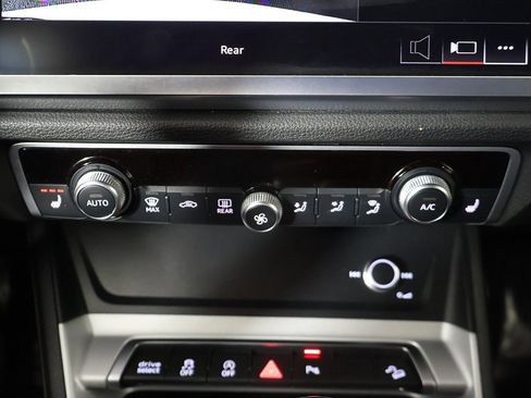 Used 2025 Audi Q3 2.0T Premium image 45