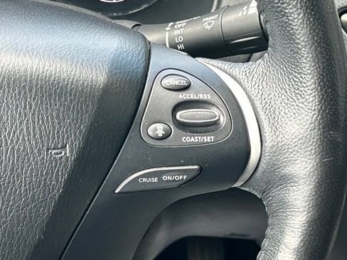Used 2019 Nissan Pathfinder SL AWD/4WD image 39