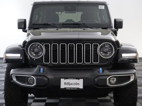 Used 2024 Jeep Wrangler Unlimited Sahara w/ Technology Group AWD/4WD image 23