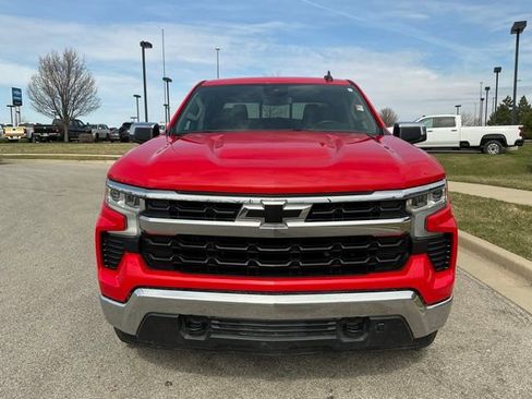 Used 2023 Chevrolet Silverado 1500 LT w/ Convenience Package II AWD/4WD image 9