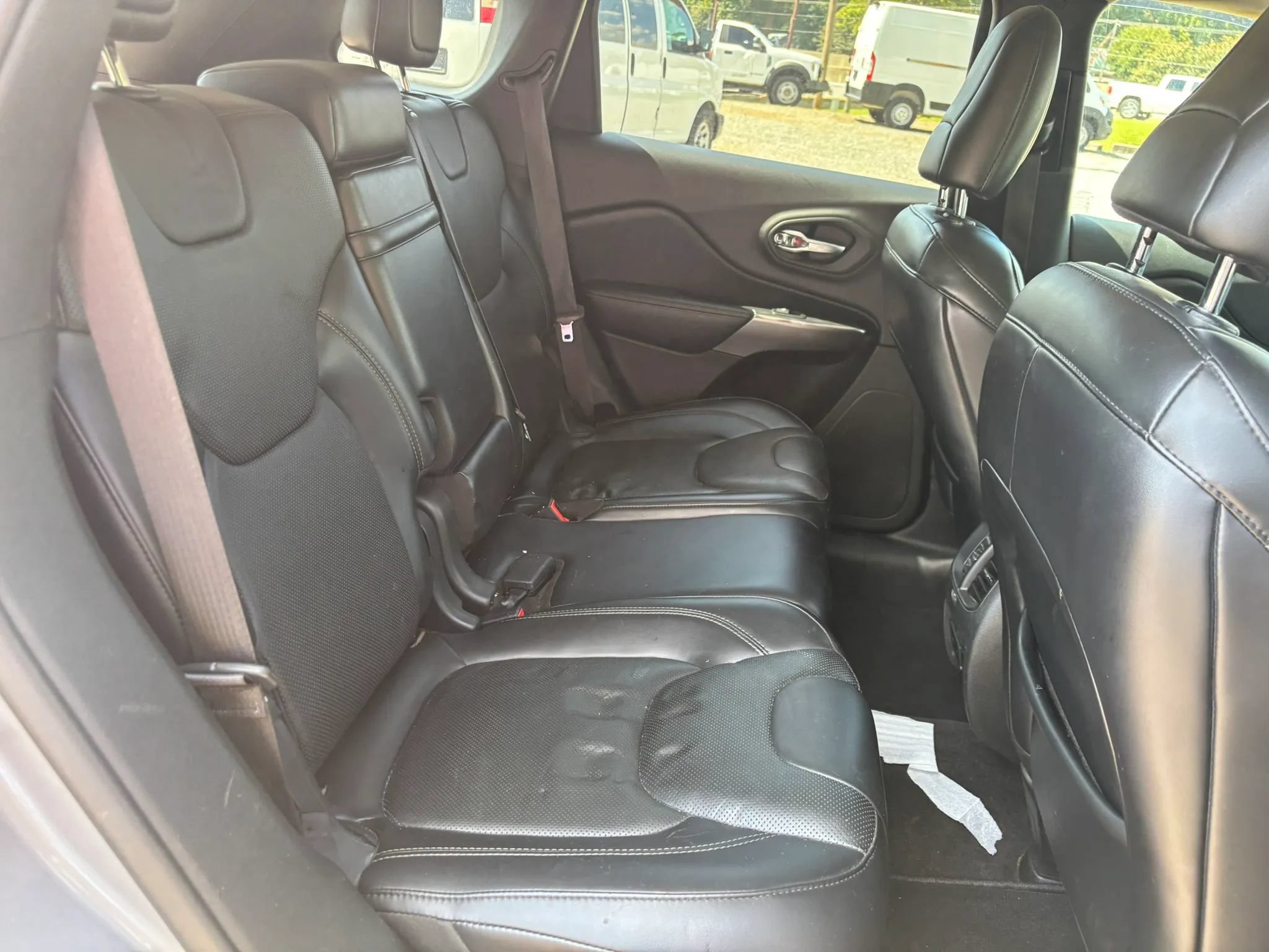 Used 2019 Jeep Cherokee Limited w/ Luxury Group AWD/4WD image 17
