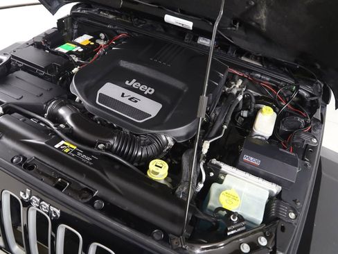 Used 2017 Jeep Wrangler Unlimited Sahara w/ Connectivity Group image 16