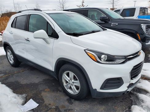 Used 2020 Chevrolet Trax LT w/ Sun & Sound Package image 1