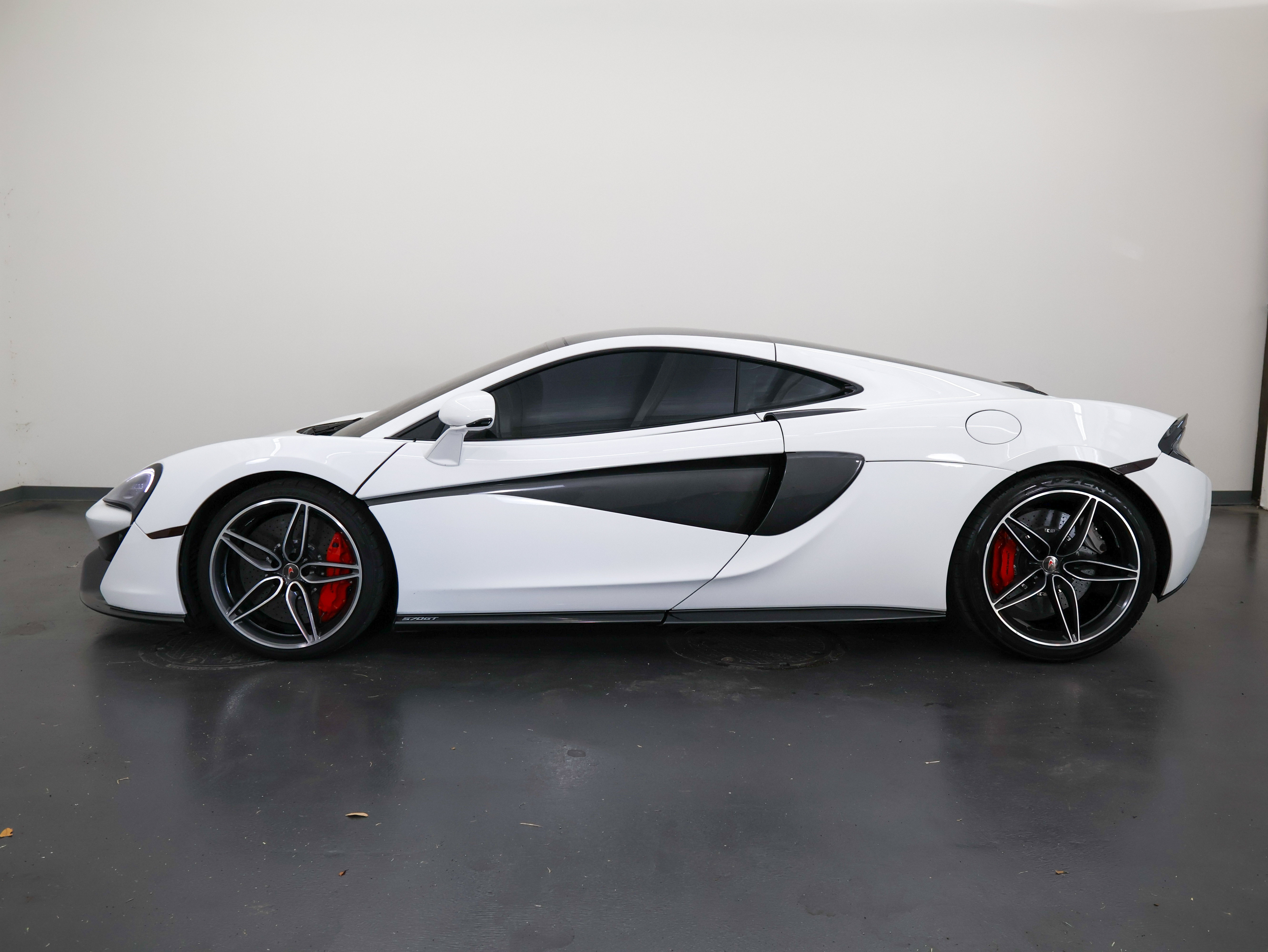 Used 2018 McLaren 570S RWD image 6