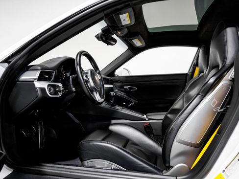 Used 2014 Porsche 911 Carrera image 19