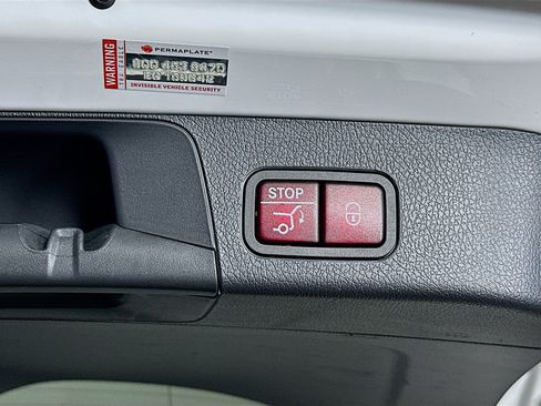 Used 2025 Mercedes-Benz GLB 250 image 31