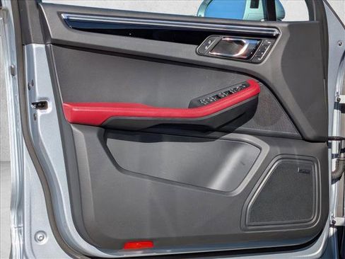 Used 2025 Porsche Macan Turbo image 13