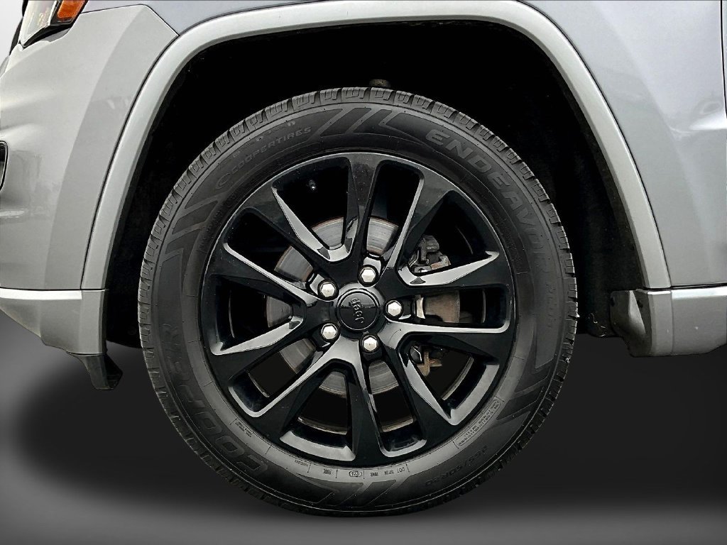 Used 2020 Jeep Grand Cherokee Altitude AWD/4WD image 34