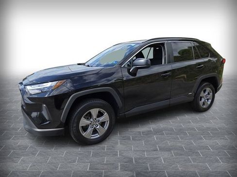 Used 2023 Toyota RAV4 LE AWD/4WD image 3