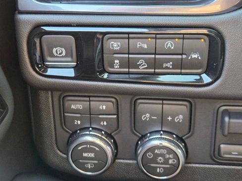 New 2026 GMC Yukon XL AT4 w/ AT4 Premium Plus Package AWD/4WD image 22