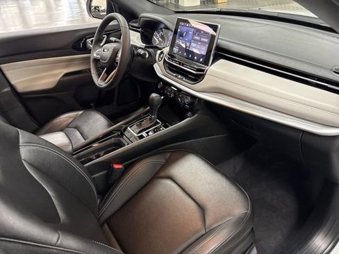 Used 2025 Jeep Compass Limited image 10