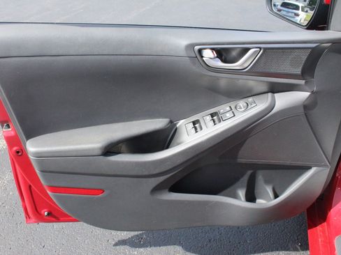 Used 2022 Hyundai Ioniq SE FWD image 11