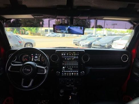Used 2020 Jeep Wrangler Unlimited Sahara w/ Uconnect 4C Nav & Sound Group AWD/4WD image 26