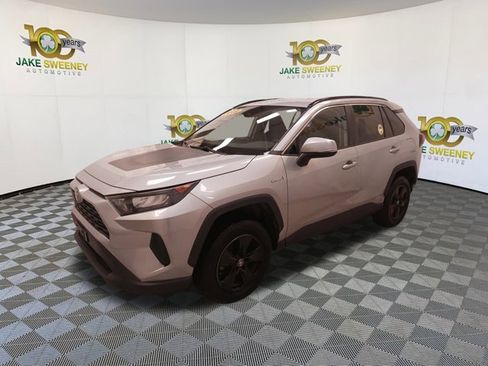 Used 2019 Toyota RAV4 LE image 4