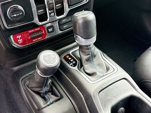 Used 2023 Jeep Wrangler Unlimited Rubicon 4xe w/ Cold Weather Group AWD/4WD image 18