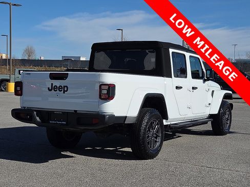 Used 2024 Jeep Gladiator Sport image 5