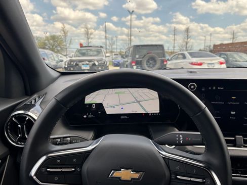 Used 2025 Chevrolet Equinox LT FWD image 35