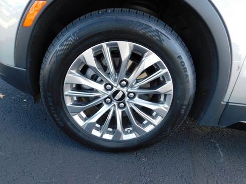 Used 2024 Cadillac XT4 Premium Luxury image 12