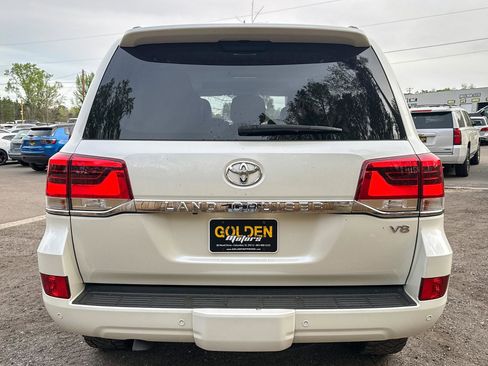 Used 2019 Toyota Land Cruiser w/ Preferred Accessory Package image 10