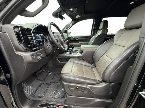 Used 2023 Chevrolet Silverado 1500 ZR2 w/ Technology Package image 9