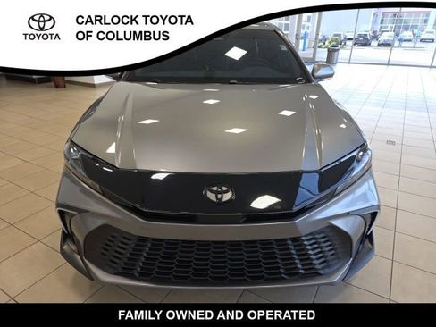 Used 2025 Toyota Camry SE w/ Convenience Package image 4