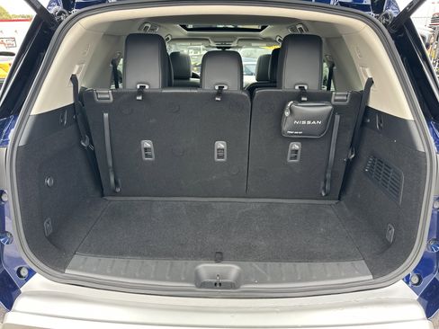 Used 2025 Nissan Pathfinder Platinum image 19