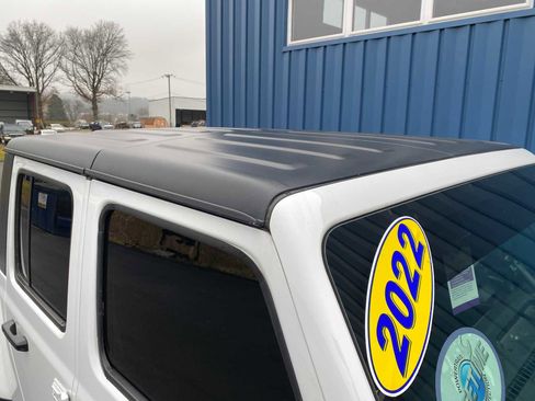 Used 2022 Jeep Gladiator Sport image 6