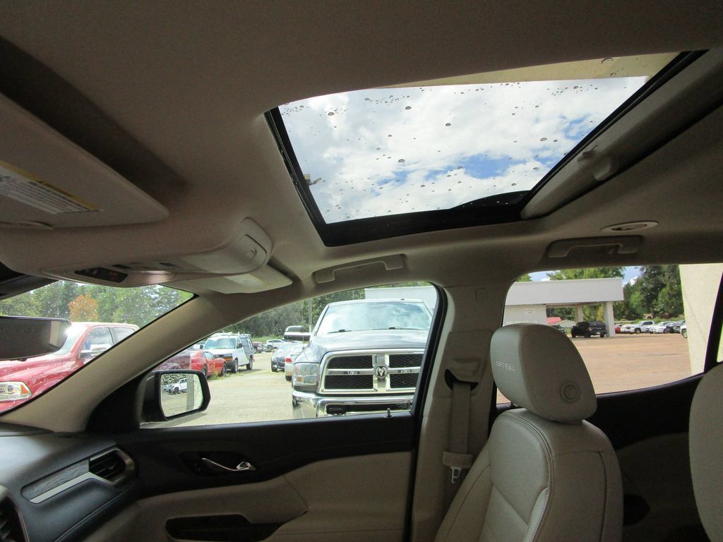Used 2023 GMC Acadia Denali w/ Denali Ultimate Package FWD image 29
